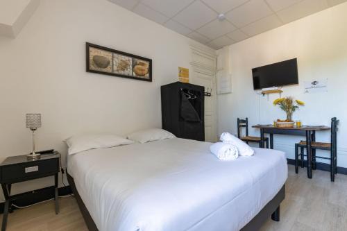 Seigy Apartment | Pet-Friendly Retreat at Le Studio d'Isa - Great for Families