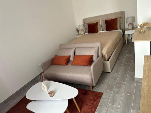 Chalon-sur-Saone Apartment | Discover Family-Friendly Stays at Le Studio de l'Avenue