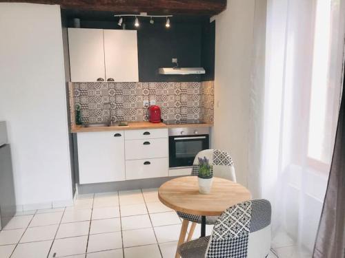 Auxerre Apartment | Cozy Studio Near SNCF Station with Family & Pet-Friendly Perks