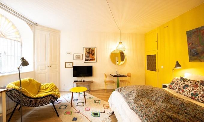 Margnolles - Rhone Apartment | Discover Le Studio Gab's: Cozy Décor with Kitchen and Breakfast