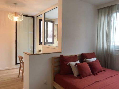 Villette Gare Apartment | Le Studio Lumière - Balcony - 5min Part-Dieu