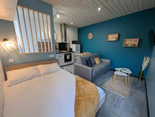 Paray-le-Monial Apartment | Child-Friendly Retreat at Le Studio Pop with 9/10 Rating
