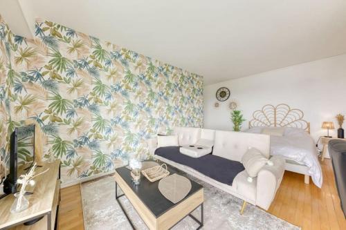 Saint-Maurice Apartment | Stunning Views of the Eiffel Tower Near JO 2024