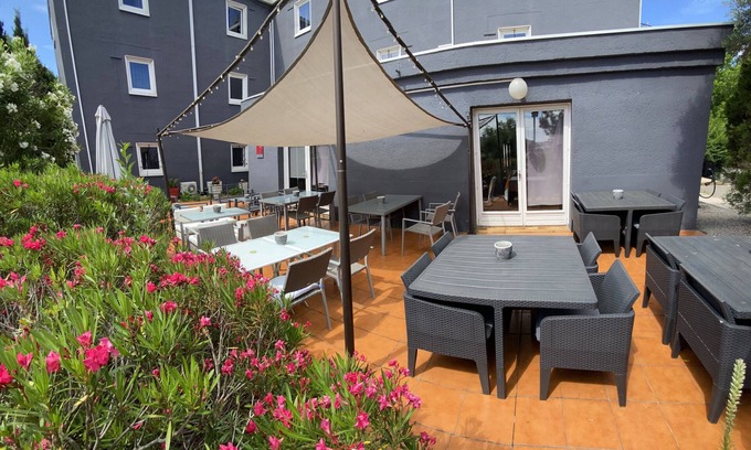 Montpellier Hotel | Inviting Le Sud Hotel: Oceanfront Pool & Spa Retreat