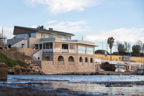 Civitavecchia Apartment | Discover Oceanfront Comfort at Le Suites sul Mare di Esterina