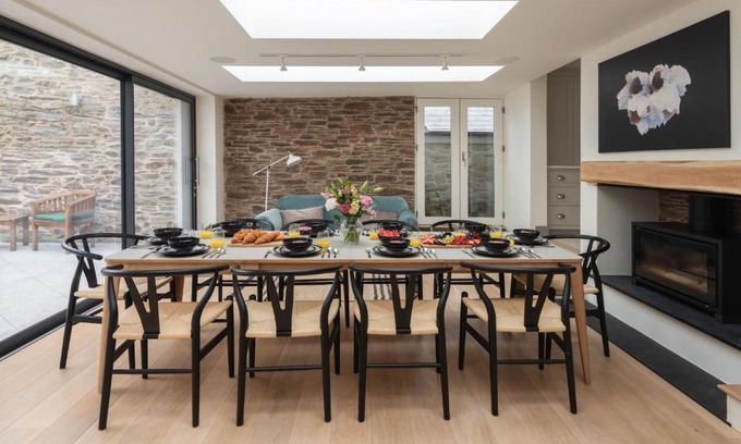 Salcombe House | Discover Family-Friendly Comfort at Le Temps Perdu Hotel