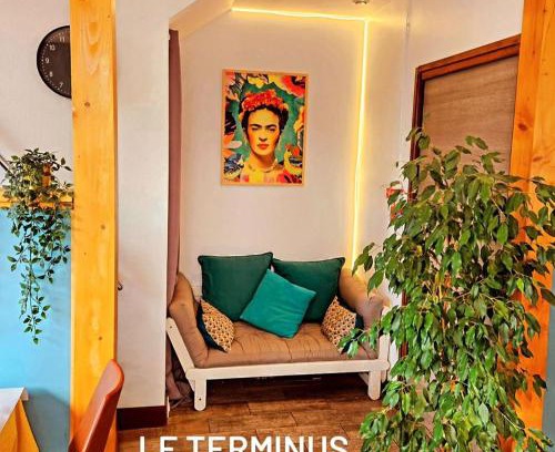 L'Arbresle Hotel | Discover Family-Friendly Dining at Le Terminus Hotel