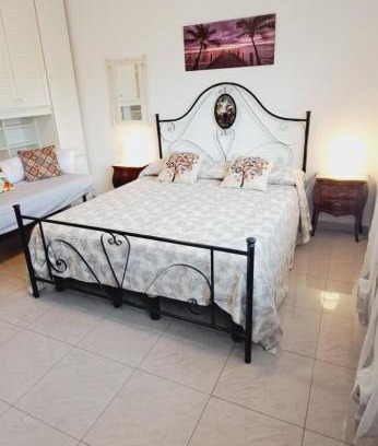 Santa Maria Maddalena House | Inviting Le Terrazze Rooms: Family-Friendly Getaway Awaits