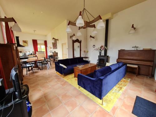 Marigny-sur-Yonne House | Pet-Friendly Getaway at Le Théâtre for Families