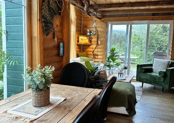 La Malbaie Ski Chalet | Explore Le Ti Moose: Pet-Friendly Chalets with Spa Amenities