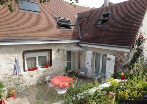 Saint-Julien-de-Chedon House | Discover Le Tilleul de St Julien: Pets Welcome & Family-Friendly