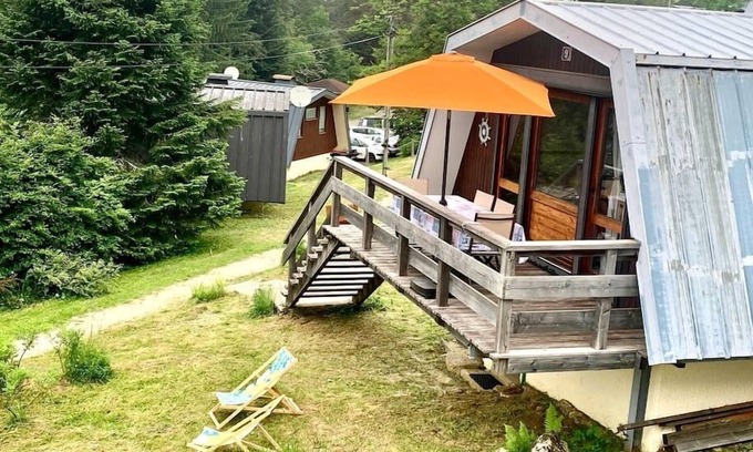 Premanon Ski Chalet | Le Tiny Chalet: Authentic Retreat on the Slopes