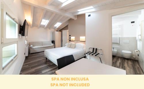 Lovere Old Town House | Pet-Friendly Retreat at Le Torri Lovere with Spa & Dining