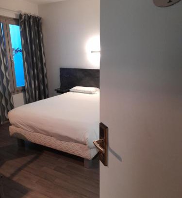 Valence Hotel | Budget-Friendly Stay at Le Tout Va Bien - Rated 9.2/10