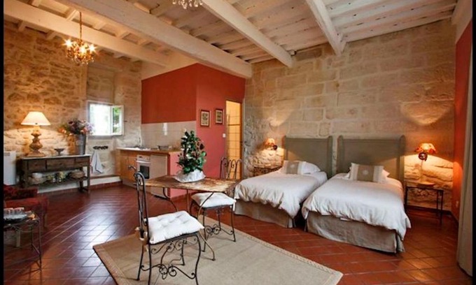 Uzes Apartment | Guest Rated 8.9: Experience Comfort at Le Trente Trois