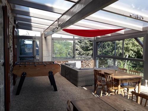 Chataigneraie Cantalienne Bed & Breakfast | Pet-Friendly Getaway at Le Tromp' L'Œil with Breakfast