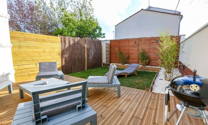 Cognac Apartment | Inviting Cognac Center: Terrace, Garden & Family-Friendly Space