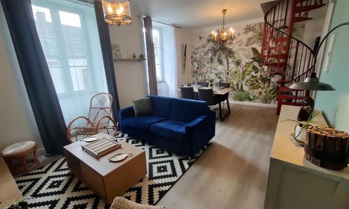 Vitre Apartment | Modern Le TROPICA Apartment in Vitré City Center