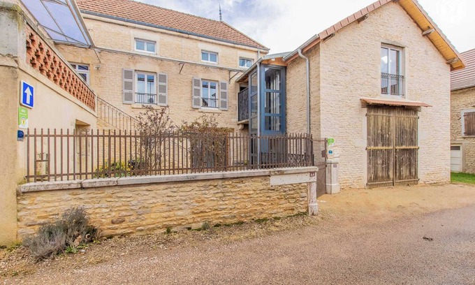 Jugy House | Pet-Friendly Retreat at Le Troyen - Enjoy Family Comfort