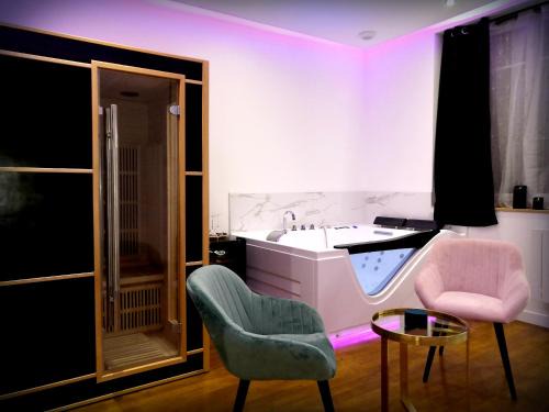 Montchapet Apartment | Relax at Le Vénus: Private Spa, Sauna & High Ratings