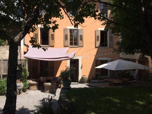 Jausiers Bed & Breakfast | Cozy Oceanfront Retreat at Le Val d'Ailleurs - 9.5 Rated