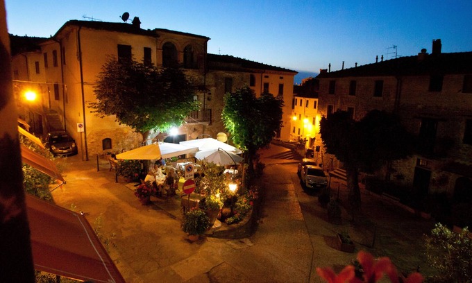 Chianni House | Relax at Le Vecchie Cantine with Pool & Spa Amenities