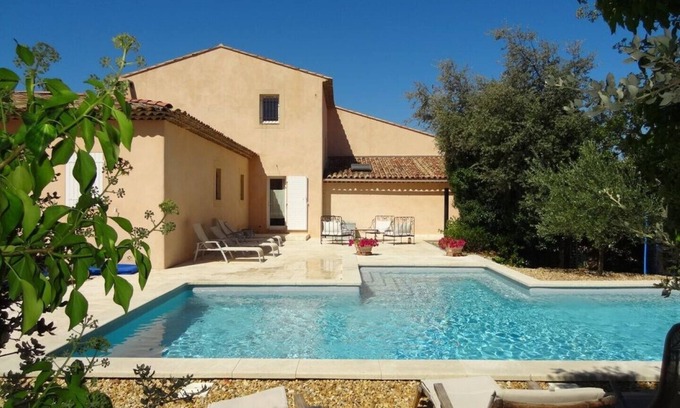 Rognes House | Discover LE VEOU: Gîte with Pool & Family-Friendly Amenities