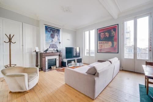 Hotel de Ville - Quinconces Apartment | Bright and Family-Friendly Stay at Le Victor T3
