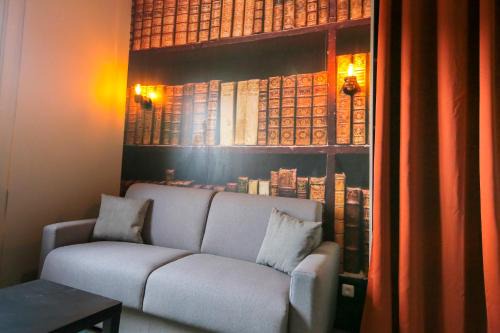 Saint-Roch - Badouillere - Chavanelle Apartment | Chic Le Victorien: Central Stay with Free Wifi & Breakfast