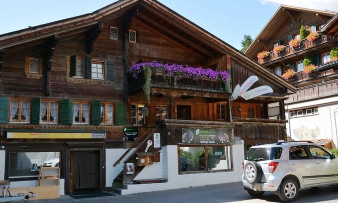 Saanenmöser Apartment | Relaxing Le Vieux Chalet with Spa and Family Amenities