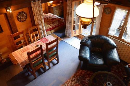Zweisimmen Nr Gstaad Apartment | Cozy Le Vieux Chalet: Pet-Friendly Retreat for Families