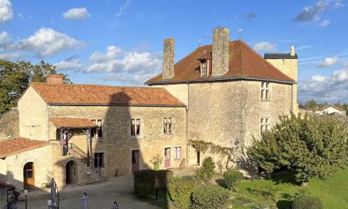 Airvault Bed & Breakfast | Oceanfront Escape at Le Vieux Chateau - Rated 8.9/10
