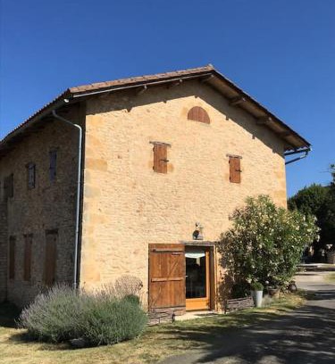 Le Buisson-de-Cadouin House | Guest Rated: 10/10 at Le Vieux Hangar Gîte à la Ferme