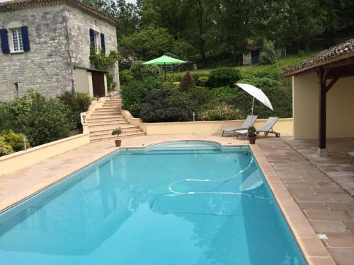 Valeilles House | Relax at Le Vieux Manoir: A Family-Friendly 4-Star Retreat