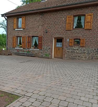 Cheoux House | Discover Le Vieux Tilleul: Pet-Friendly Getaway with Kitchen