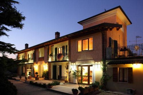 Volta Mantovana House | Discover Le Vigne di Adamo: Oceanfront Bliss Awaits