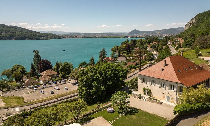 Veyrier-du-Lac Villa | Le Vignoble du Lac, domaine de 29p avec vue