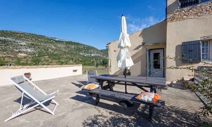 Monieux House | Le Viguier - Maison avec terrasse, vue montagne