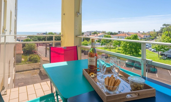 Pontaillac Apartment | Oceanfront Retreat at Le Yachting by Interhome