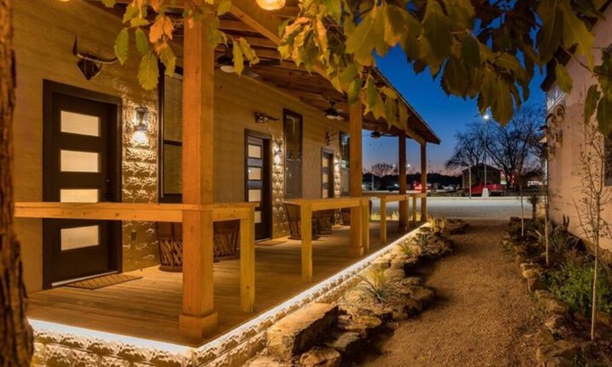 Mason Apartment | Top Rated Lea Lou Lodge with Kitchen & Pet-Friendly Perks