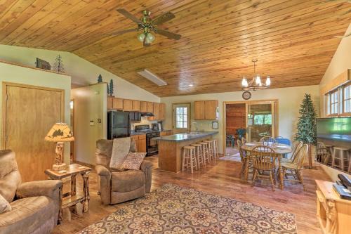 Lead House | Cozy Family Cabin with Hot Tub Near Deadwood - 9.4 Rated