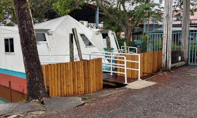Lutong Boat Rental | Budget-Friendly Leaf Boat House: Family-Approved Retreat