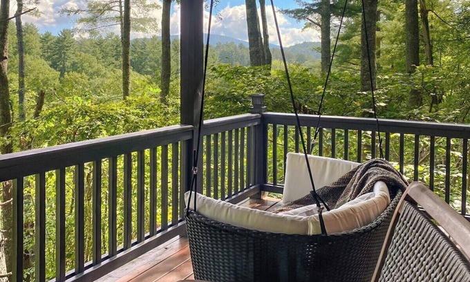 Hidden Lake Cabin | Leaf & Log Serene Cabin: Spa, Hot Tub & Firepit Retreat