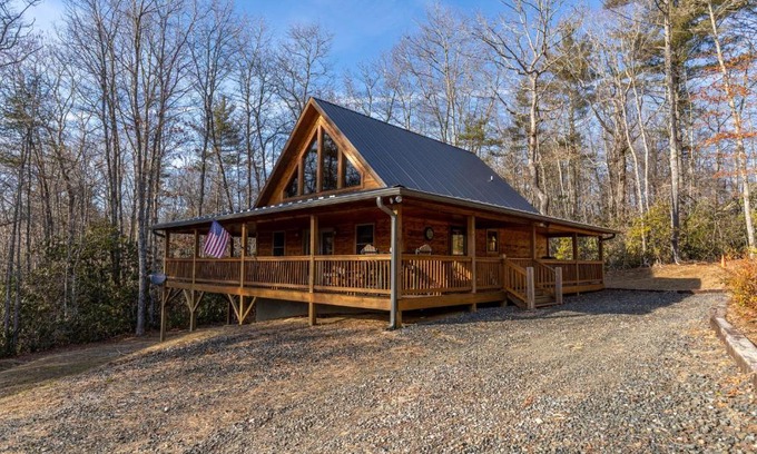 Linville Falls House | Family-Friendly Leafy Way Lodge with Pet Welcoming Amenities