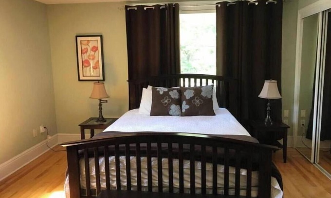Waterford Valley Apartment | Leaside Executive Two-Bedroom Standard Apartment