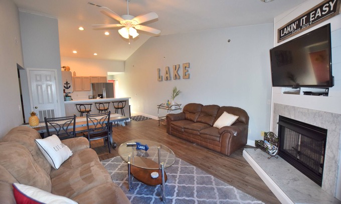 Osage Beach Condo | Inviting Lake View Condo: 3 Bed, Pool & Breakfast Included