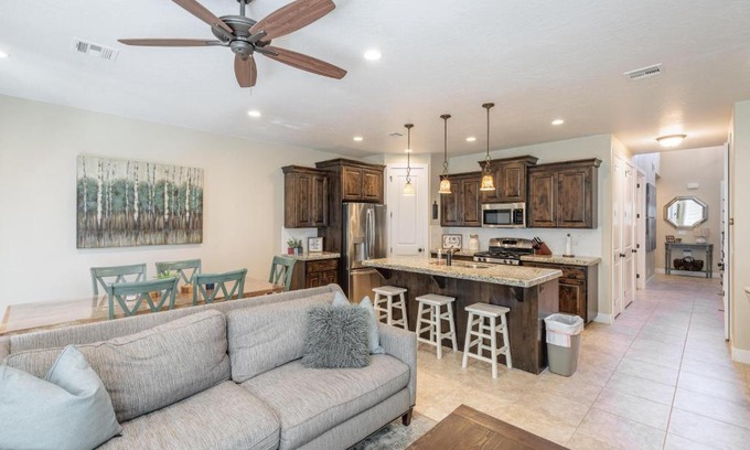 St. George Villa | Indulge in Ledges Oasis: Family-Friendly with Pool & Breakfast