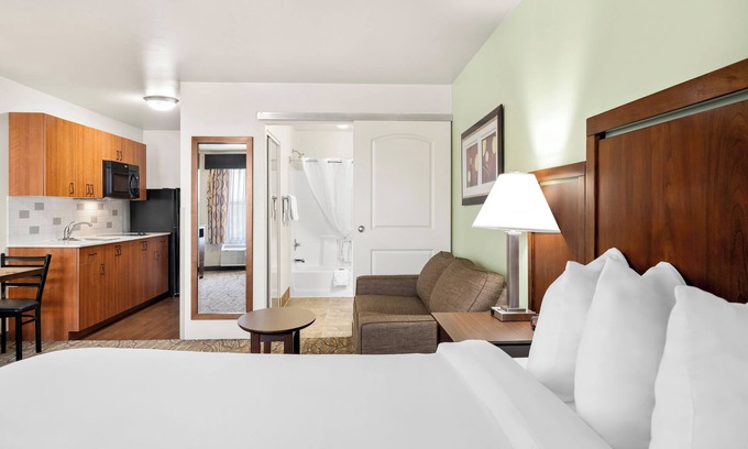 Billings Hotel | Top-Rated Ledgestone Hotel Billings with Family-Friendly Amenities