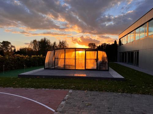 Pruszcz Gdanski Villa | Kid-Friendly LedowoHouse with Oceanfront Pool Views