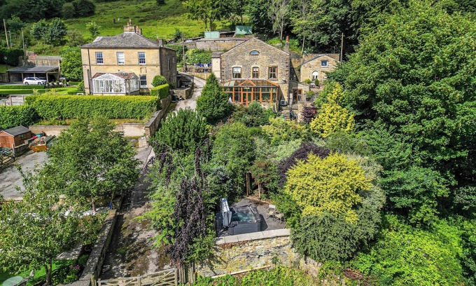 Halifax House | Relax at Lee House Farm with Hot Tub & Pet-Friendly Stay